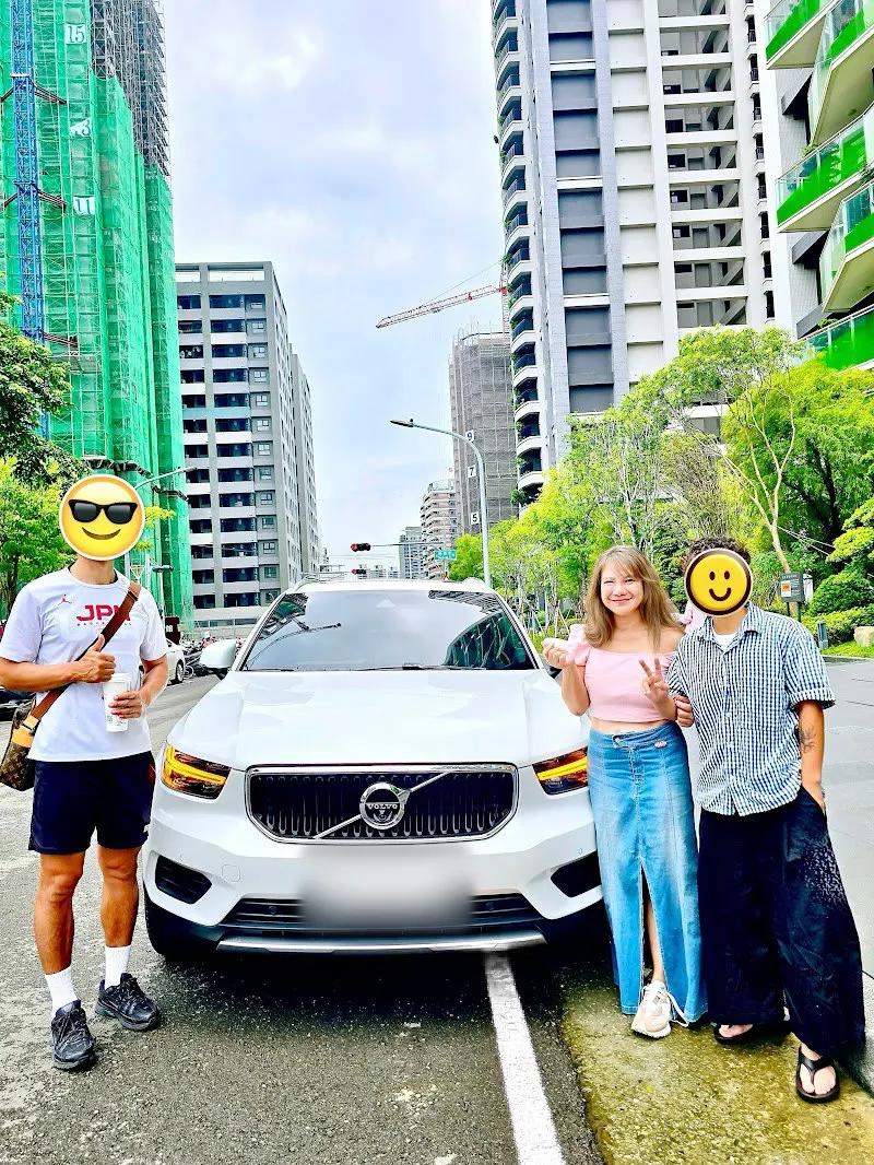 學員與 Volvo XC40 的交車紀錄